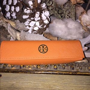 NWOT Tory Burch glasses case.